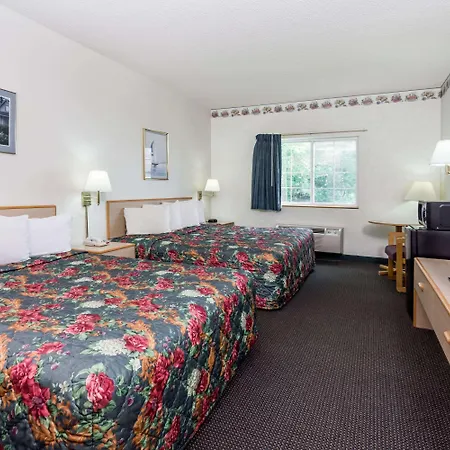 Super 8 By Wyndham Eagle River